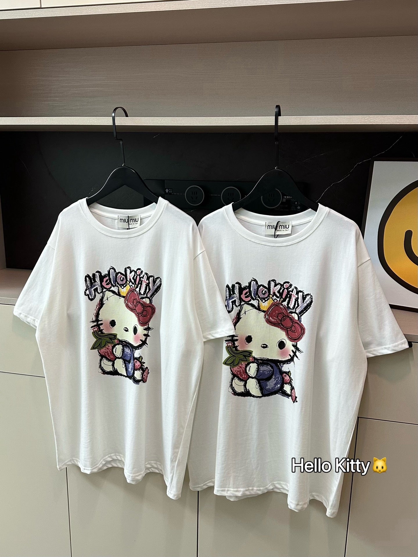 𝗠𝗶𝘂𝗺𝗶𝘂缪缪家新款联名HelloKitty限定系列短袖T恤