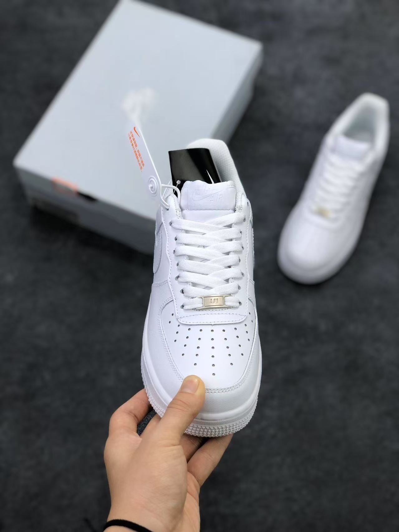 福利特价158 真标头层皮！Air Force 1 Mid 空军